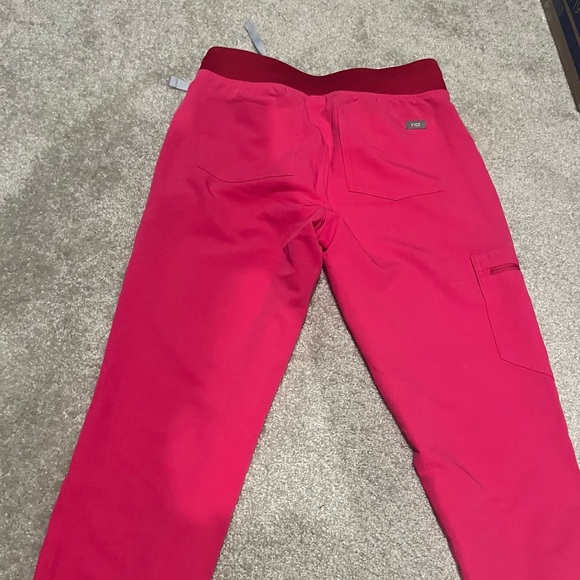 Figs Zamora Jogger Scrub Pants Hot Pink. - Picture 4 of 5